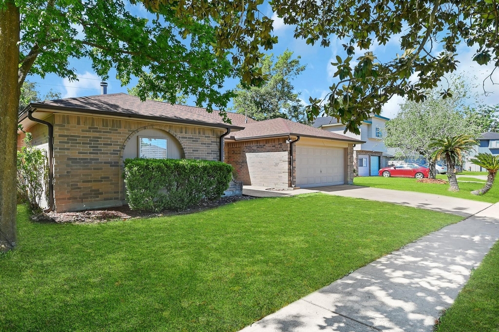 2910 Norwich Street - Photo 2
