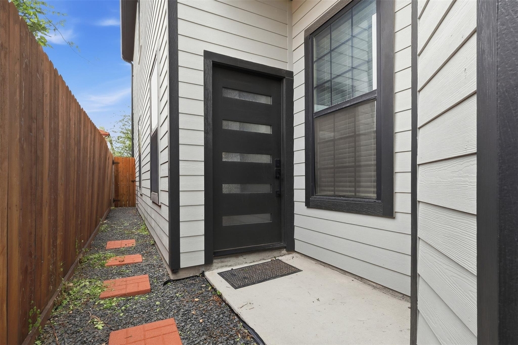 6734 Avenue P - Photo 3
