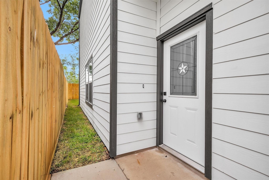 6918 Dumble Street - Photo 3
