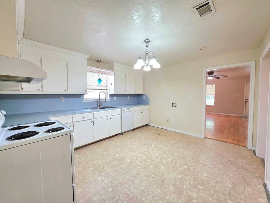 12105 Old County Road - Photo 6