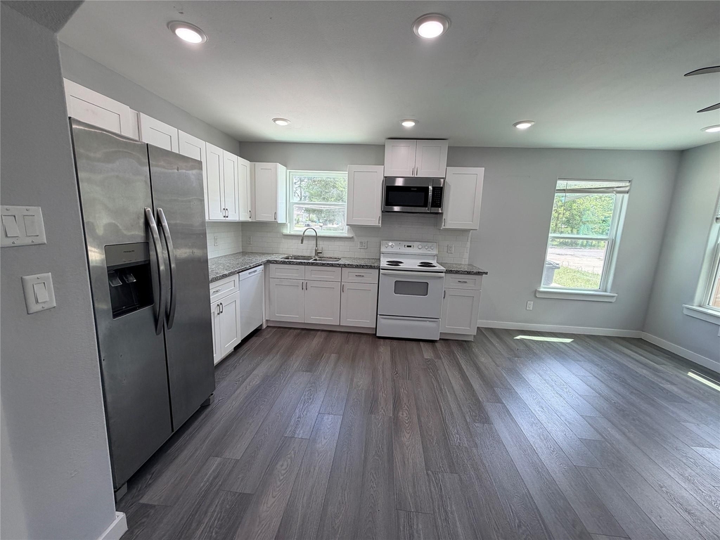 8115 Denton Street - Photo 8