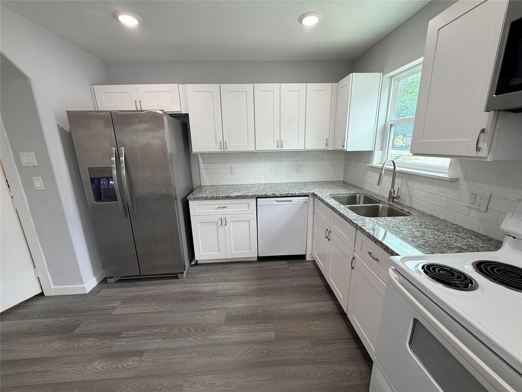 8115 Denton Street - Photo 7