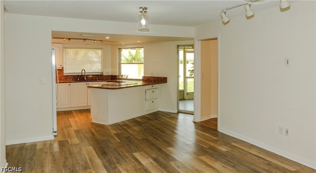 5654 Eichen Circle W - Photo 8