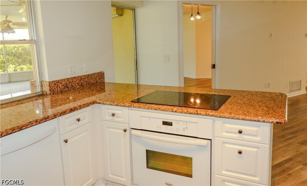 5654 Eichen Circle W - Photo 6