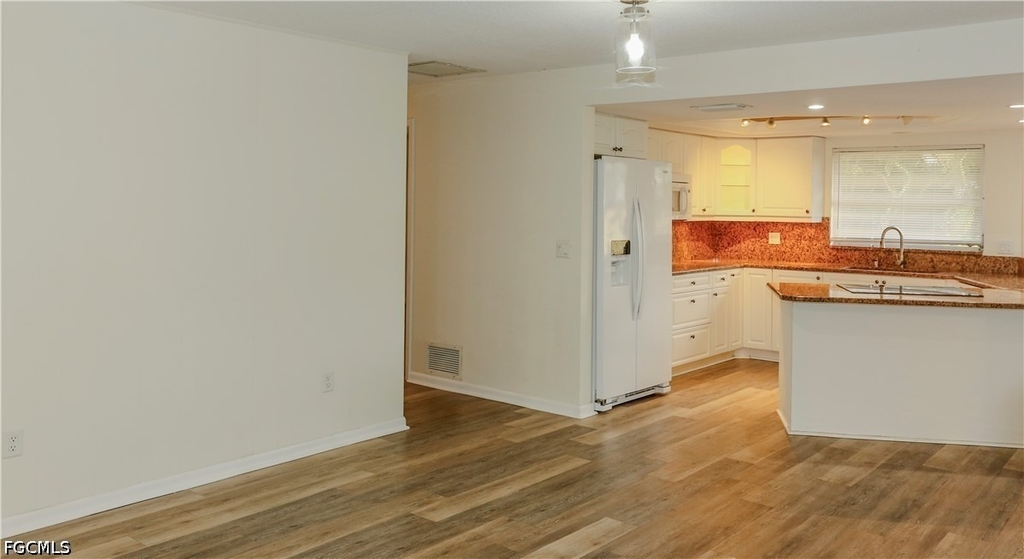5654 Eichen Circle W - Photo 9