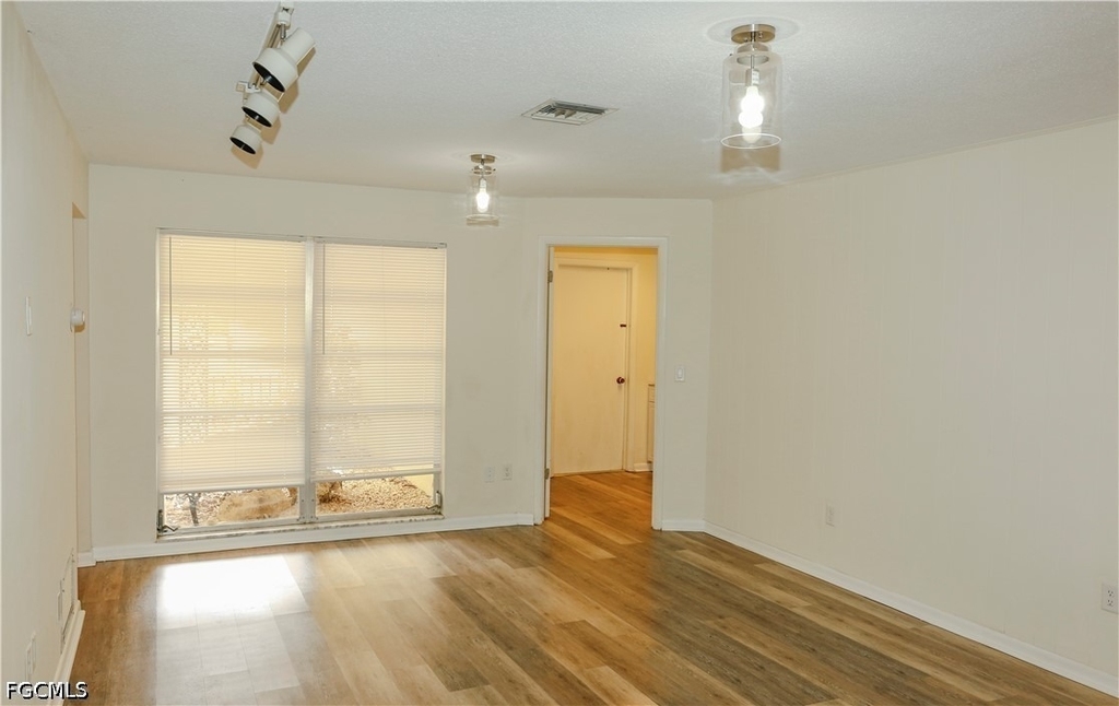 5654 Eichen Circle W - Photo 7