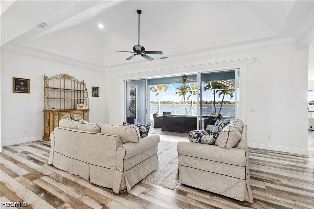 2202 Grove Drive - Photo 3