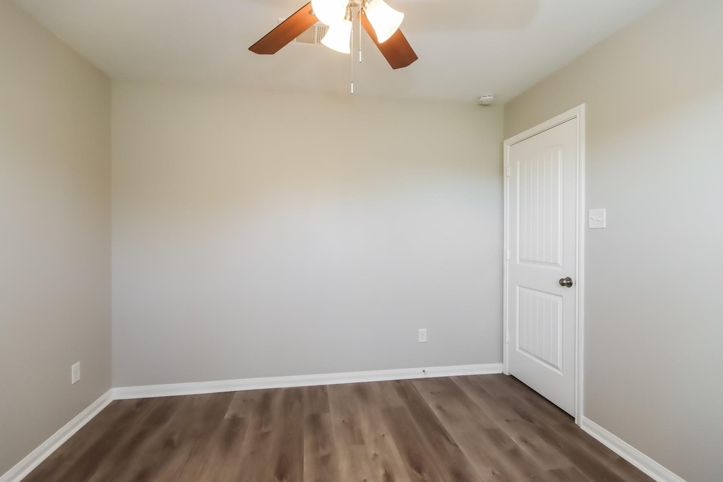 261 Kellyn Court - Photo 12
