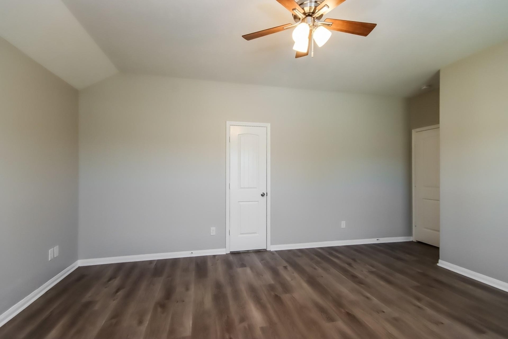 261 Kellyn Court - Photo 7