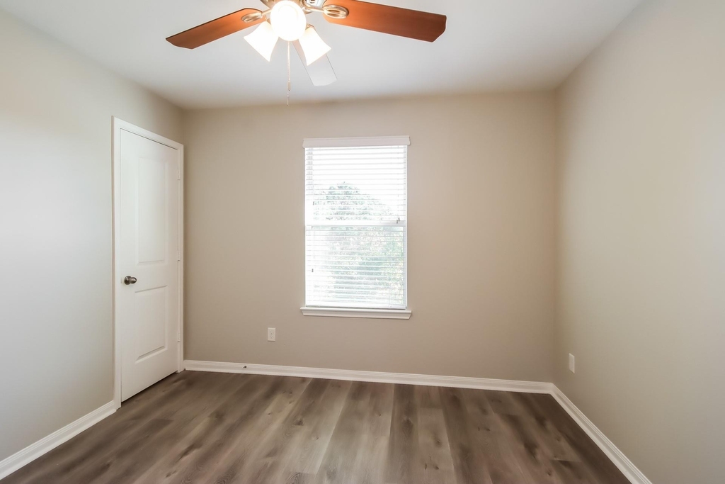 261 Kellyn Court - Photo 11