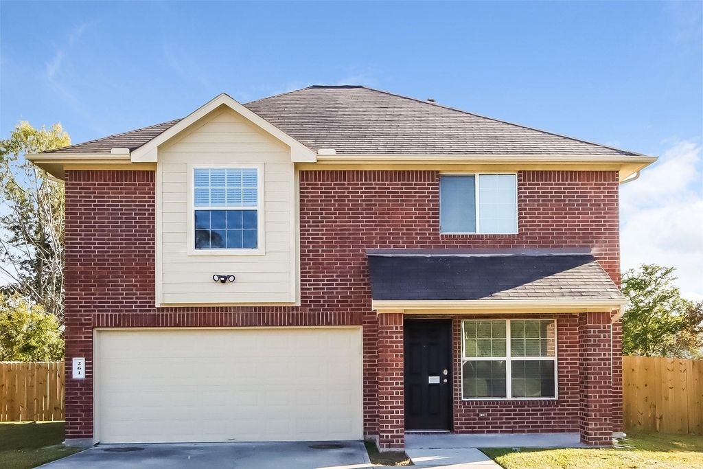 261 Kellyn Court - Photo 0