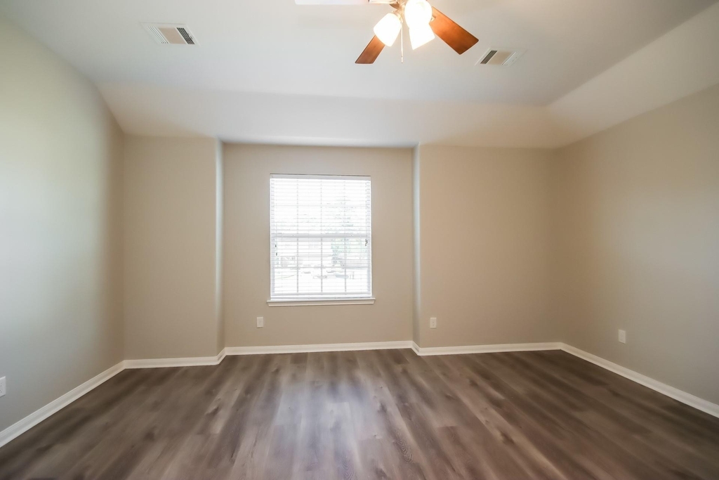 261 Kellyn Court - Photo 6