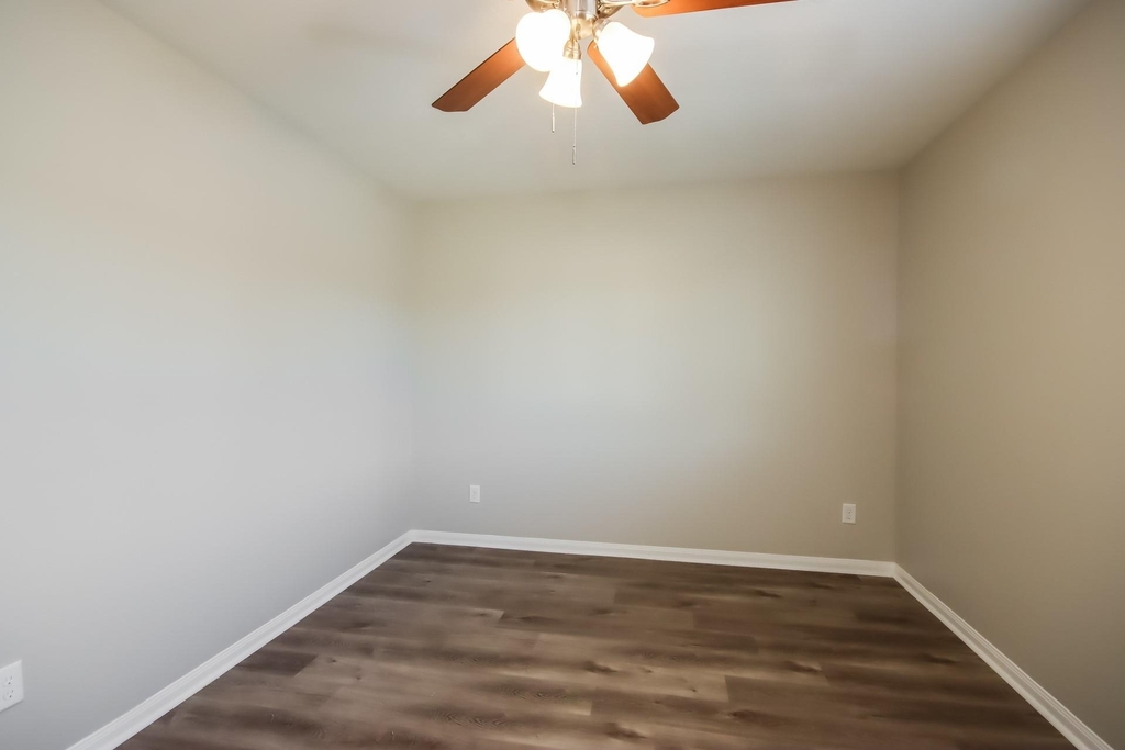 261 Kellyn Court - Photo 10