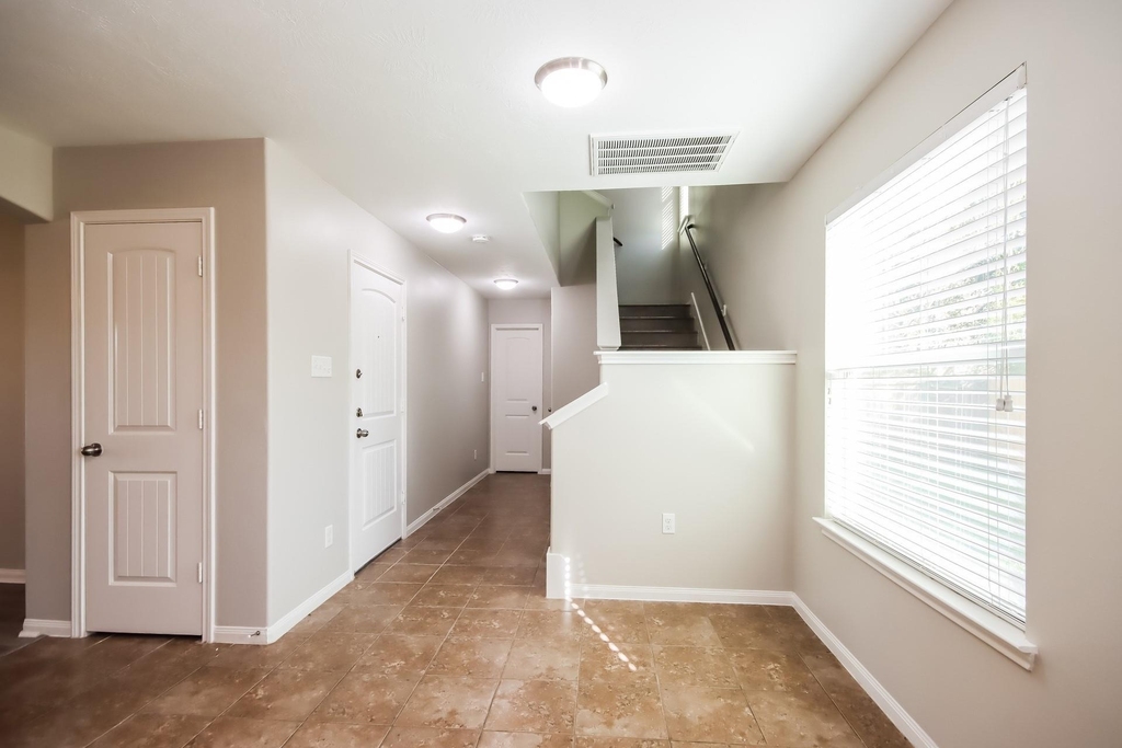 261 Kellyn Court - Photo 3