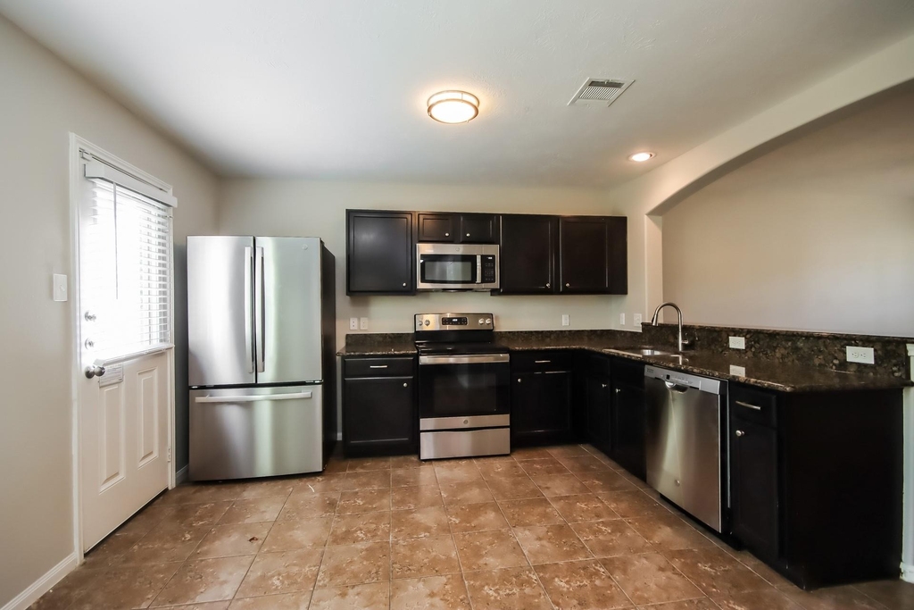 261 Kellyn Court - Photo 4