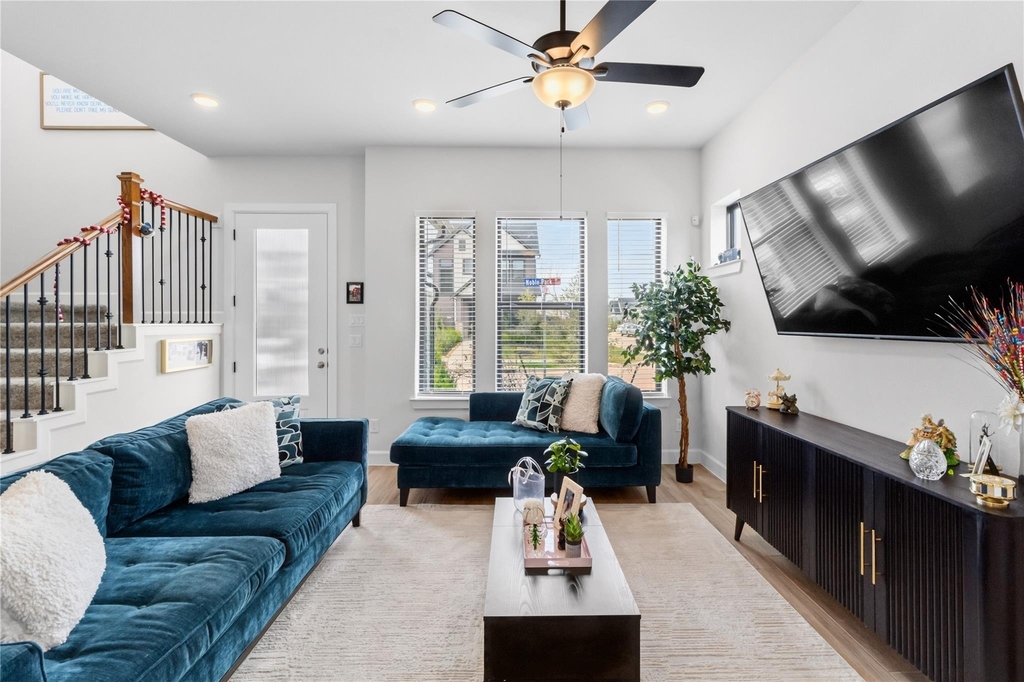 1530 Noble Park Drive - Photo 4
