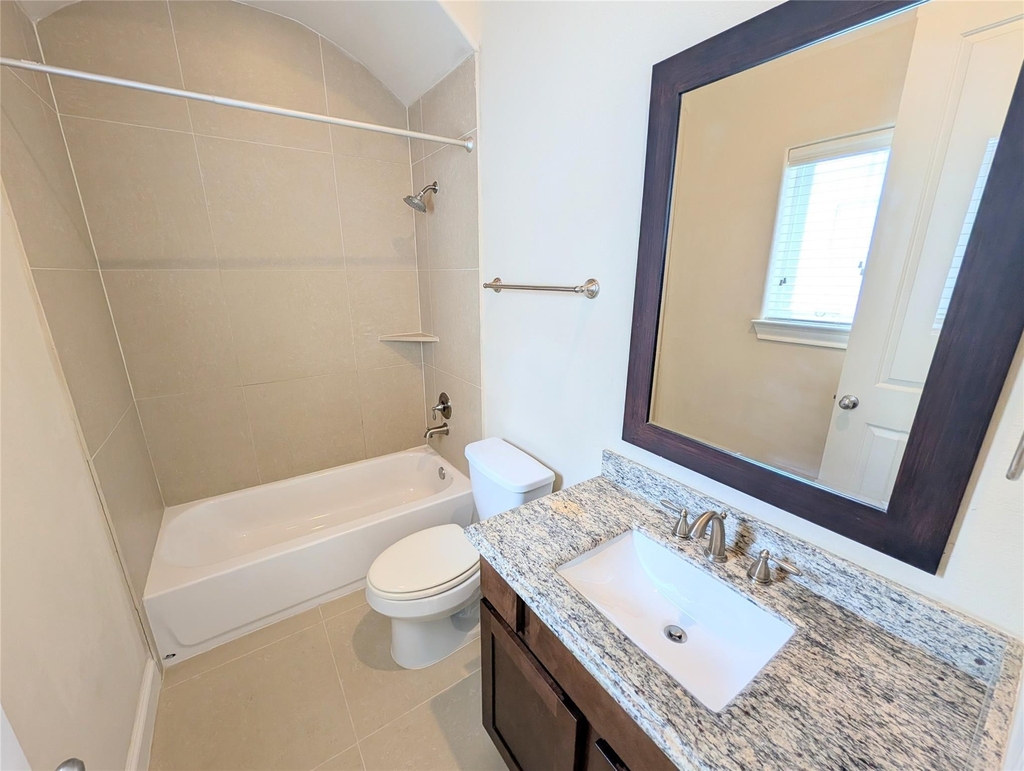 226 E 28th Street - Photo 18