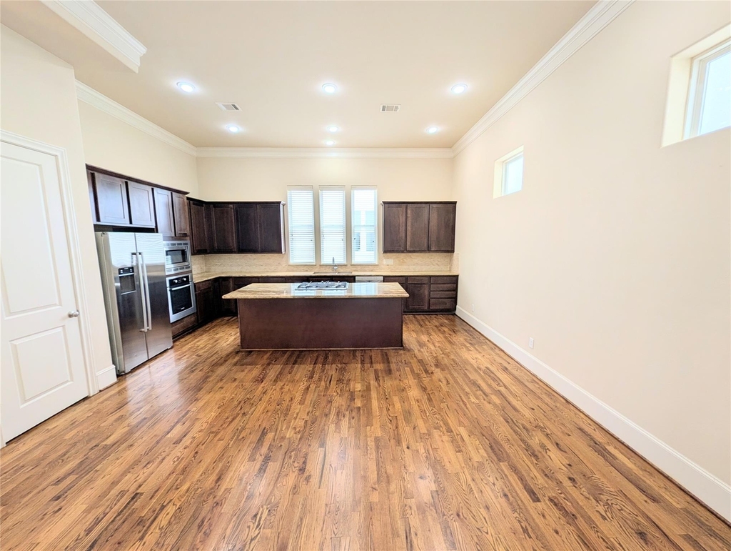 226 E 28th Street - Photo 7