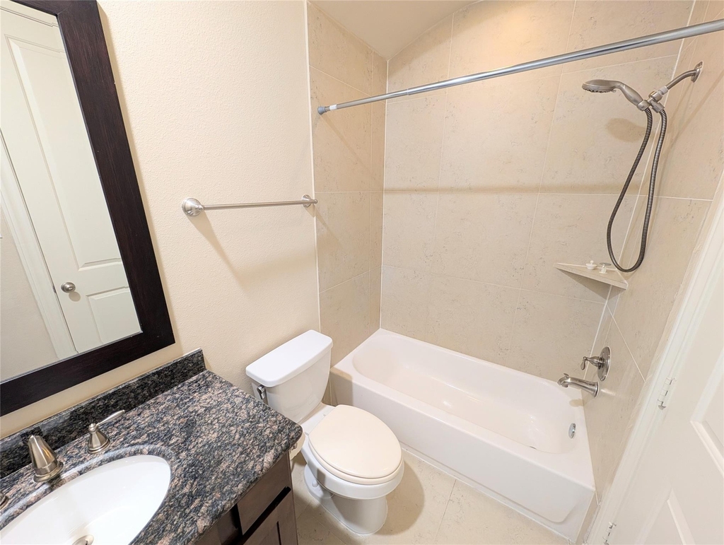 226 E 28th Street - Photo 5