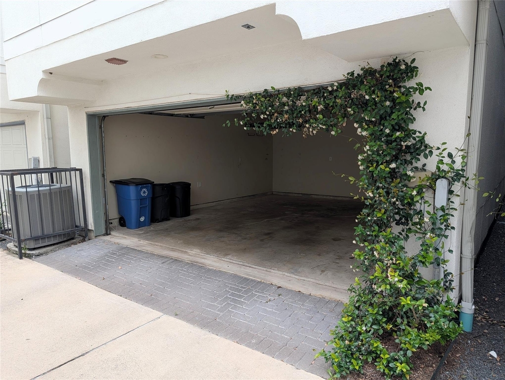 226 E 28th Street - Photo 31
