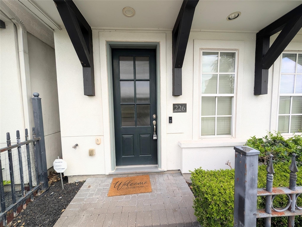 226 E 28th Street - Photo 1