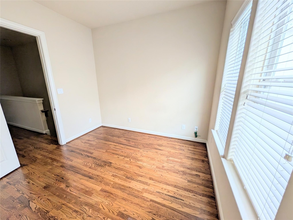 226 E 28th Street - Photo 19