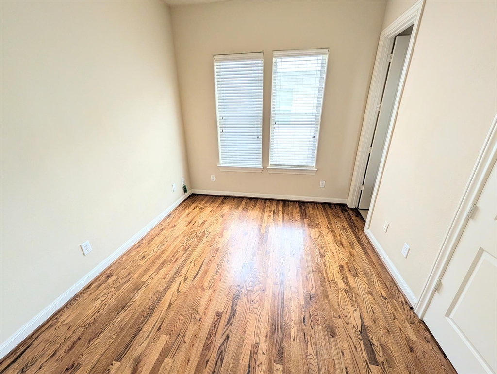 226 E 28th Street - Photo 17