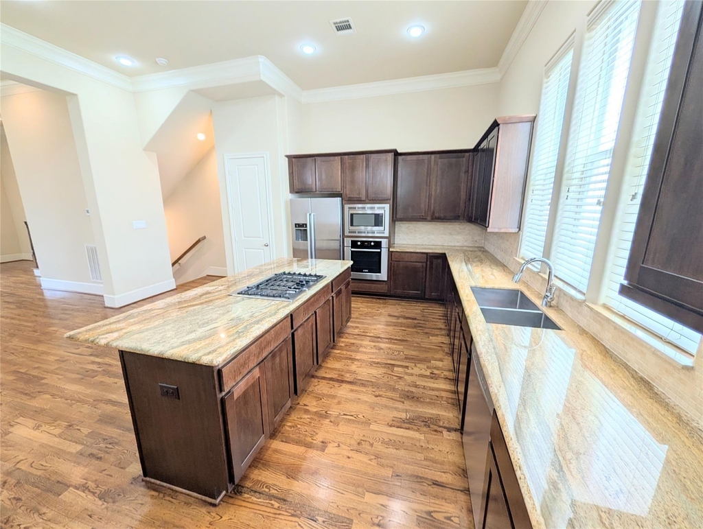 226 E 28th Street - Photo 9