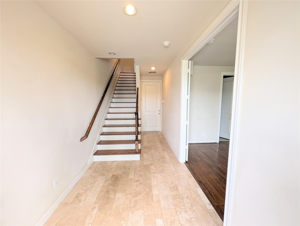 226 E 28th Street - Photo 6