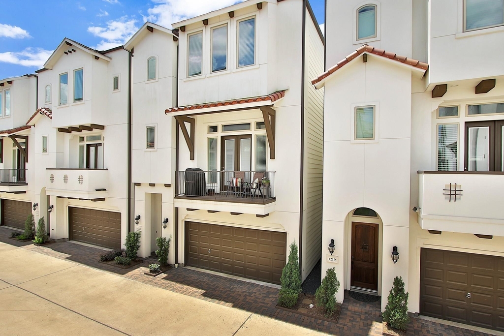 1221 Bonner Street - Photo 0