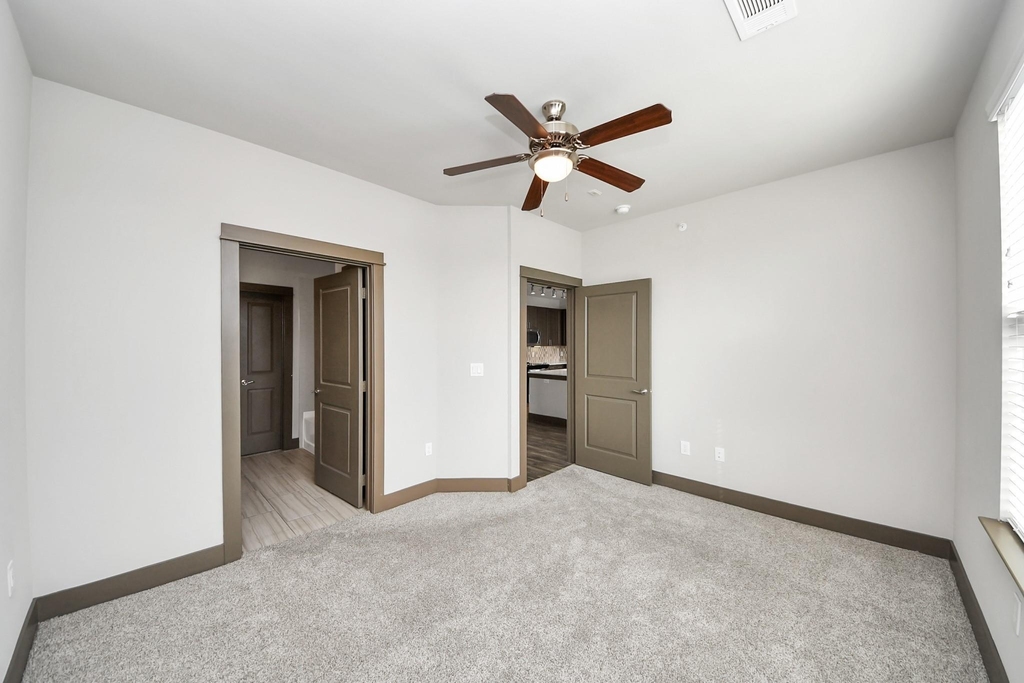 5454 Washington St Avenue - Photo 23