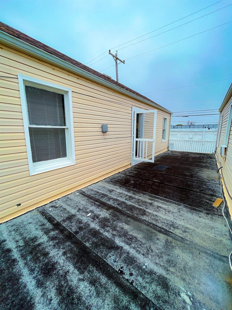 4114 Avenue S 1/2 - Photo 5