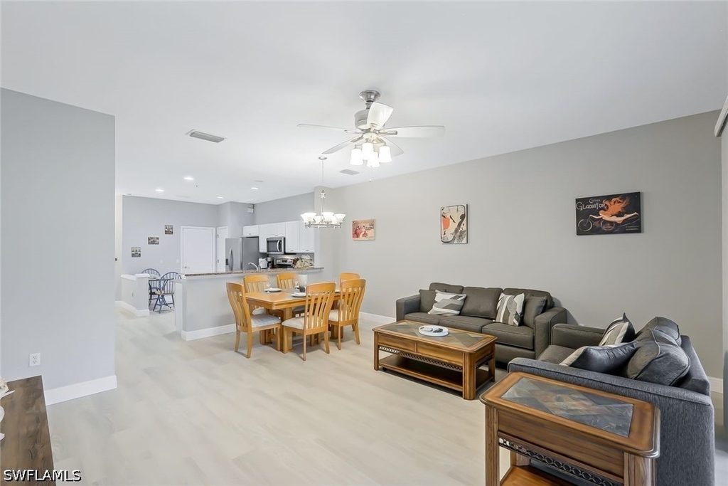 836 Hampton Circle - Photo 4