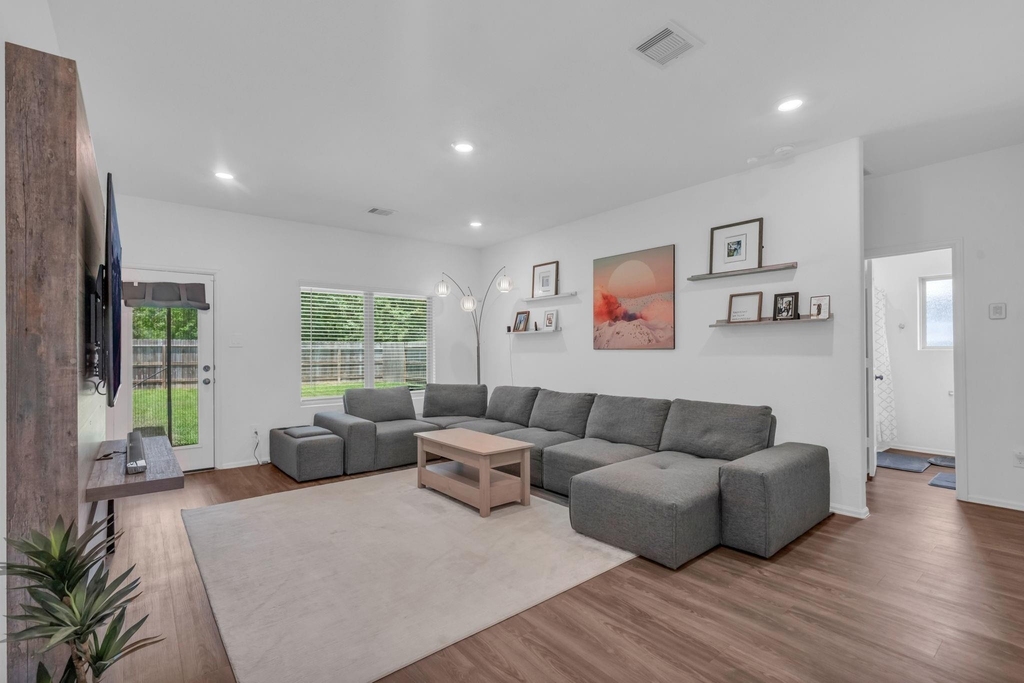1413 Cantabria Court - Photo 10