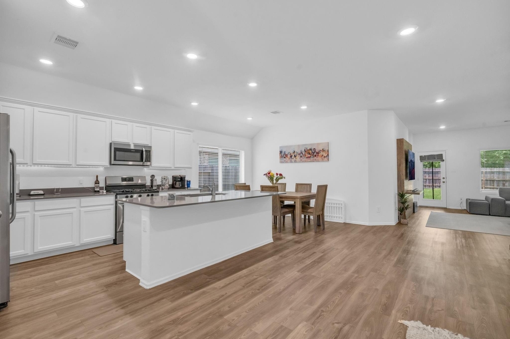 1413 Cantabria Court - Photo 4