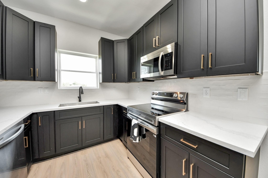 9732 Tuffly Street - Photo 13