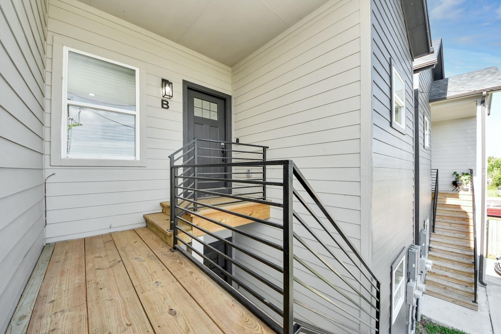 9732 Tuffly Street - Photo 2