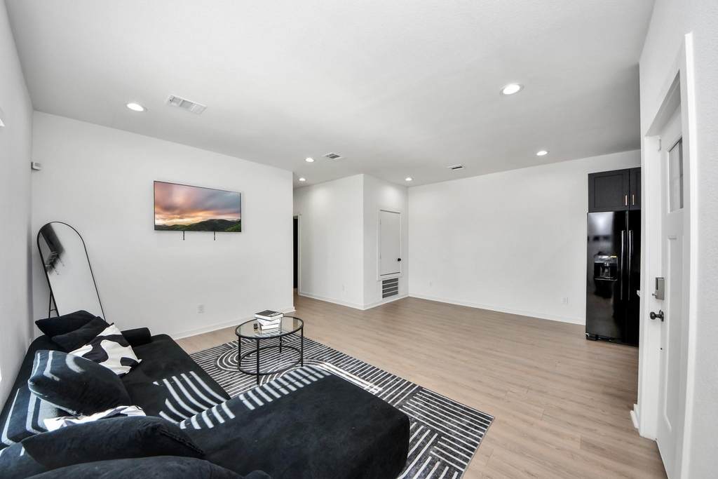 9732 Tuffly Street - Photo 6
