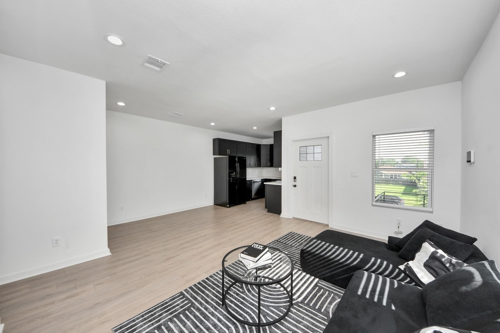 9732 Tuffly Street - Photo 7