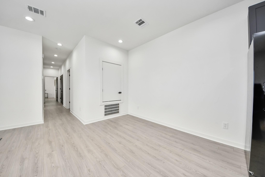 9732 Tuffly Street - Photo 9