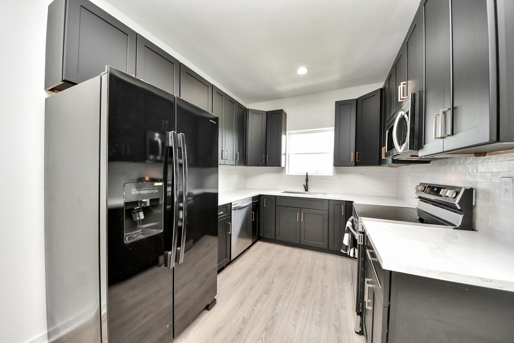 9732 Tuffly Street - Photo 11