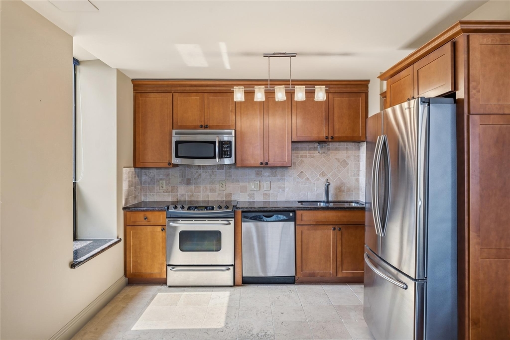 1111 Caroline Street - Photo 5