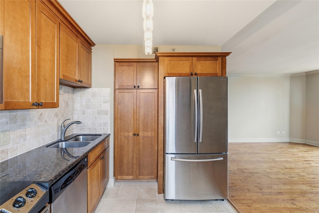1111 Caroline Street - Photo 6