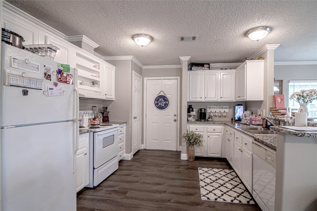 160 Varsity Drive - Photo 9