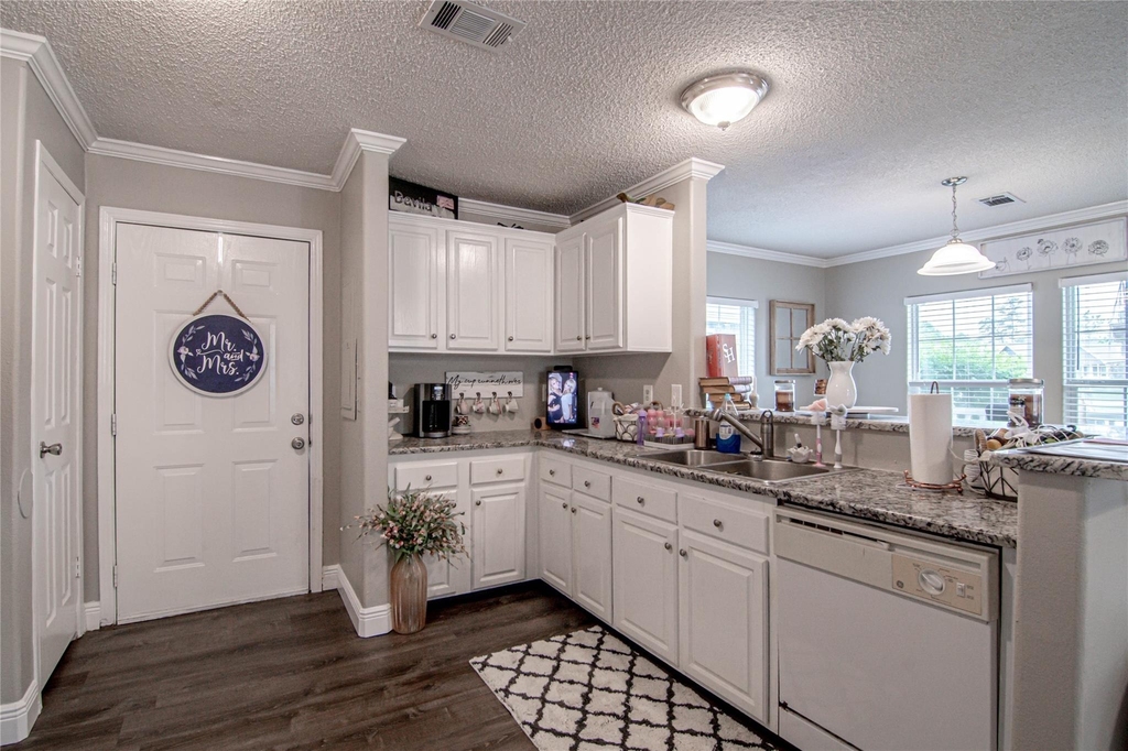 160 Varsity Drive - Photo 7