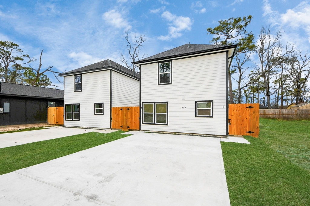 8213 Richland Drive - Photo 2
