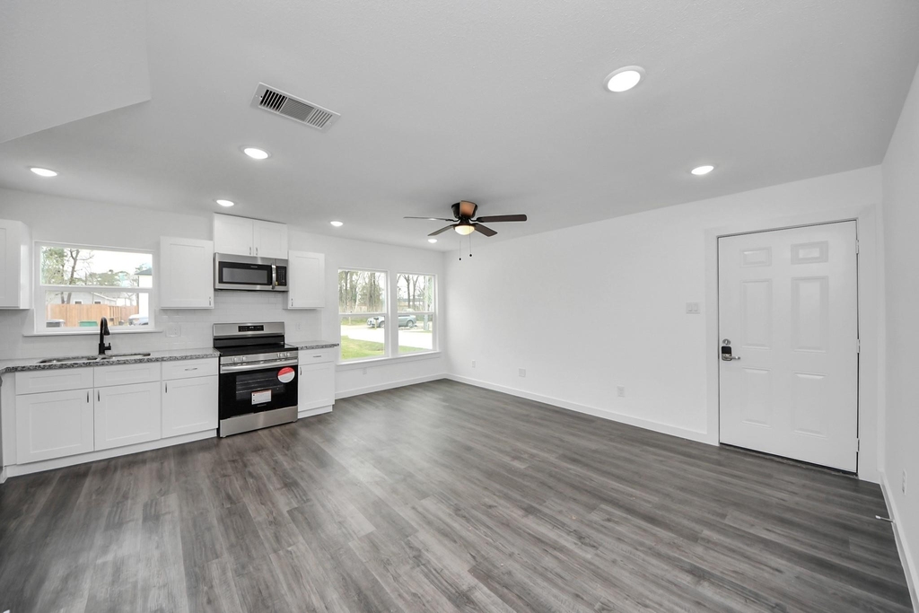 8213 Richland Drive - Photo 8