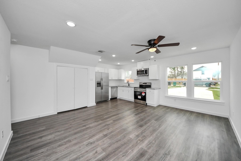 8213 Richland Drive - Photo 7