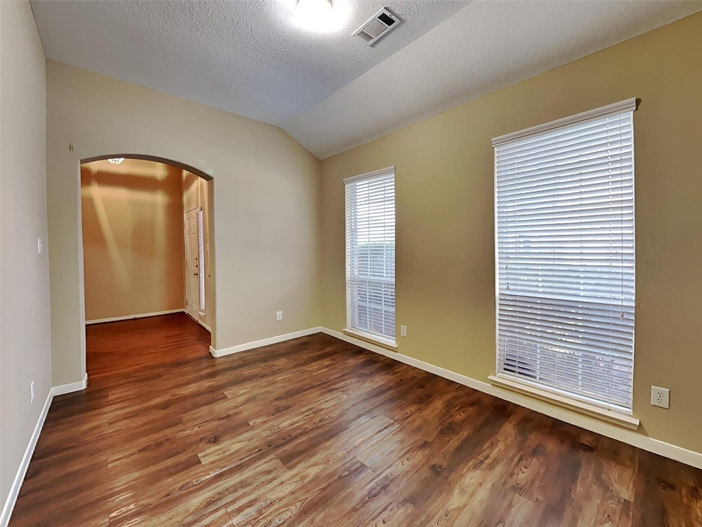 2306 Hollyfield Lane - Photo 7