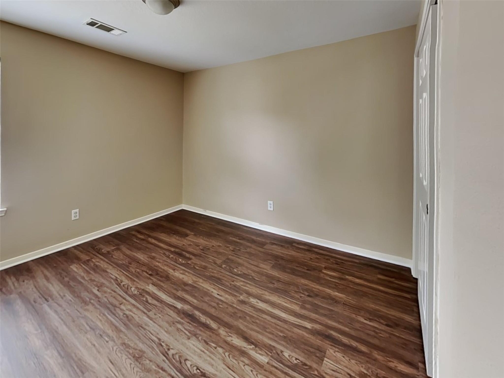 2306 Hollyfield Lane - Photo 18